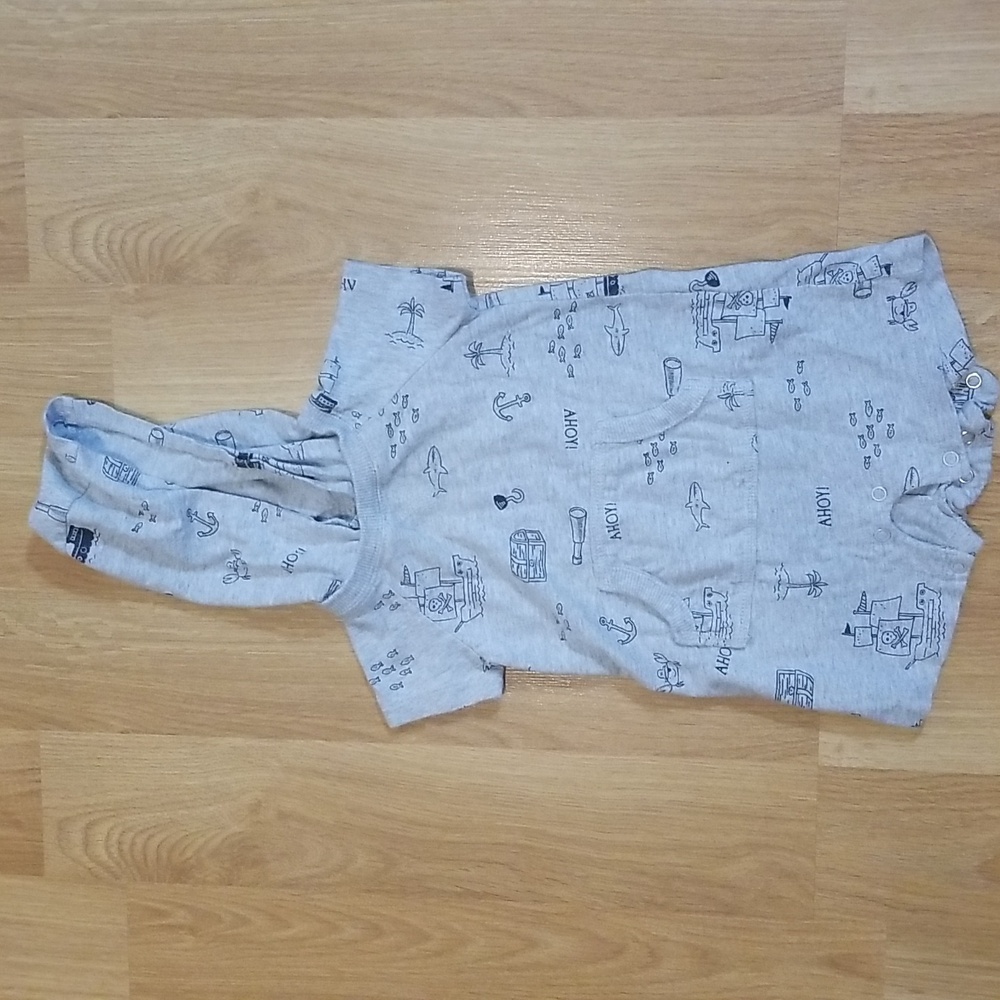 Carters short bodysuit with hoodie 6 months EUC